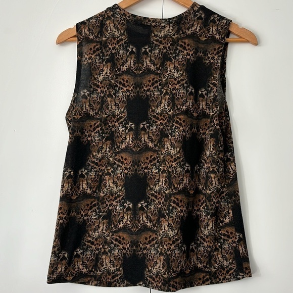 Lily white cheetah sleeveless shell size m - Picture 4 of 4
